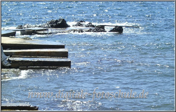 Mutar_2.jpg - Es MurtarEin kleines Fischerdorf, kein Strand, kleines Häfchen, ein Ort zum Angeln, sonst nix.